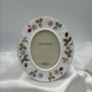 Wedgwood Oval Frame with Wild Strawberry Pattern.